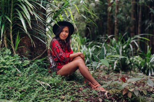 Бесплатное стоковое фото с деревья, джунгли, женщина