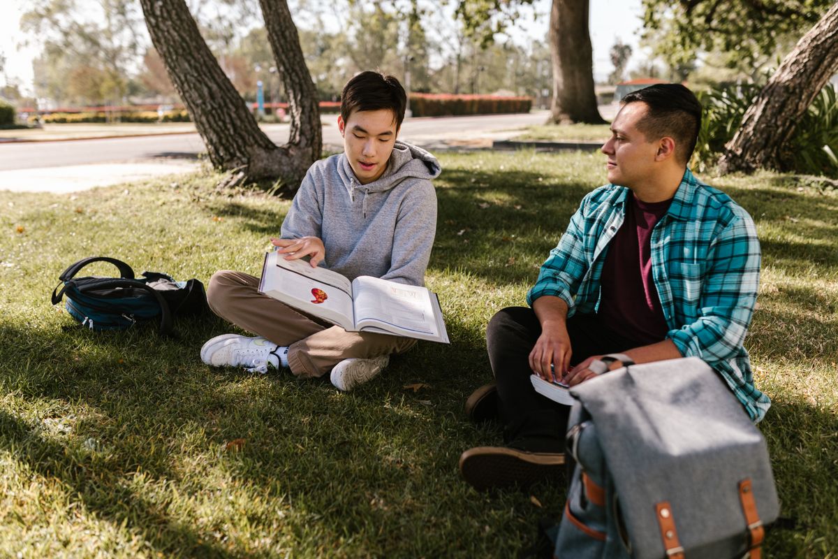 student moves in Bowdon — Loaded properly: blankets, straps and a plan in Bowdon