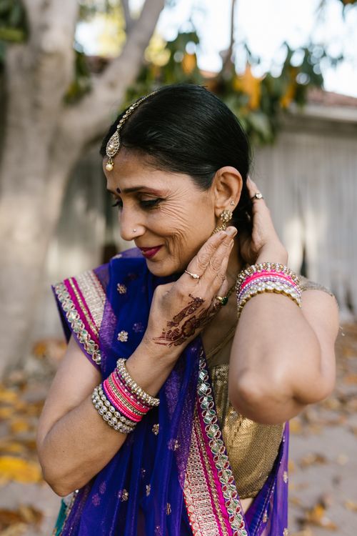 Free Graceful portrait of a woman with henna and traditional jewelry, perfect for festive themes. Stock Photo