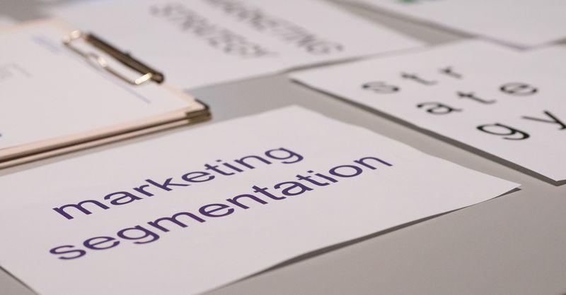 Cesim Marketing : Immersion Stratégique dans la Décision Marketing Digitale