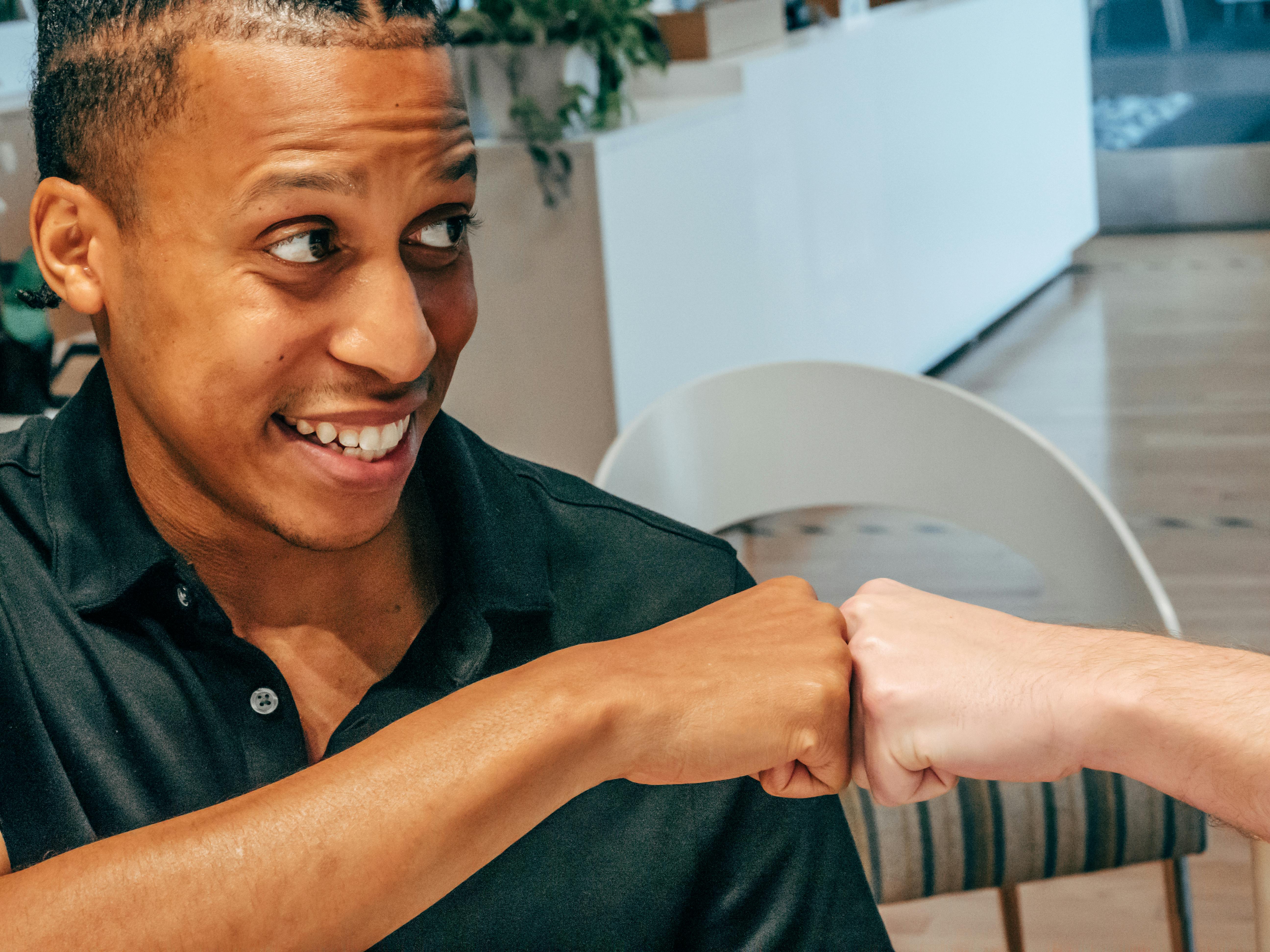 Yahoo taps Jarrod Schwarz as general manager of Yahoo Sports — Photo by Kindel Media on Pexels