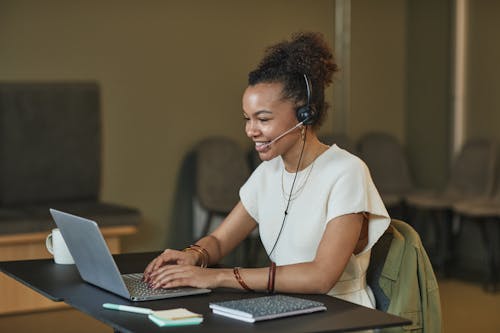 Foto stok gratis agen call center, bekerja, duduk