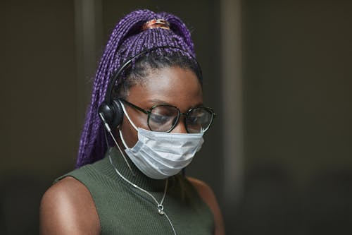 Free Woman Wearing Face Mask at Work Stock Photo