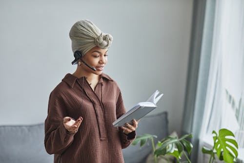 Kostnadsfri bild av afrikansk amerikan kvinna, anteckningsblock, anteckningsbok