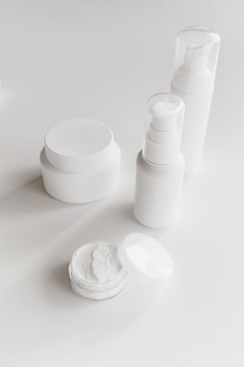 Free Elegant display of skincare products with a clean, minimalist aesthetic. Stock Photo