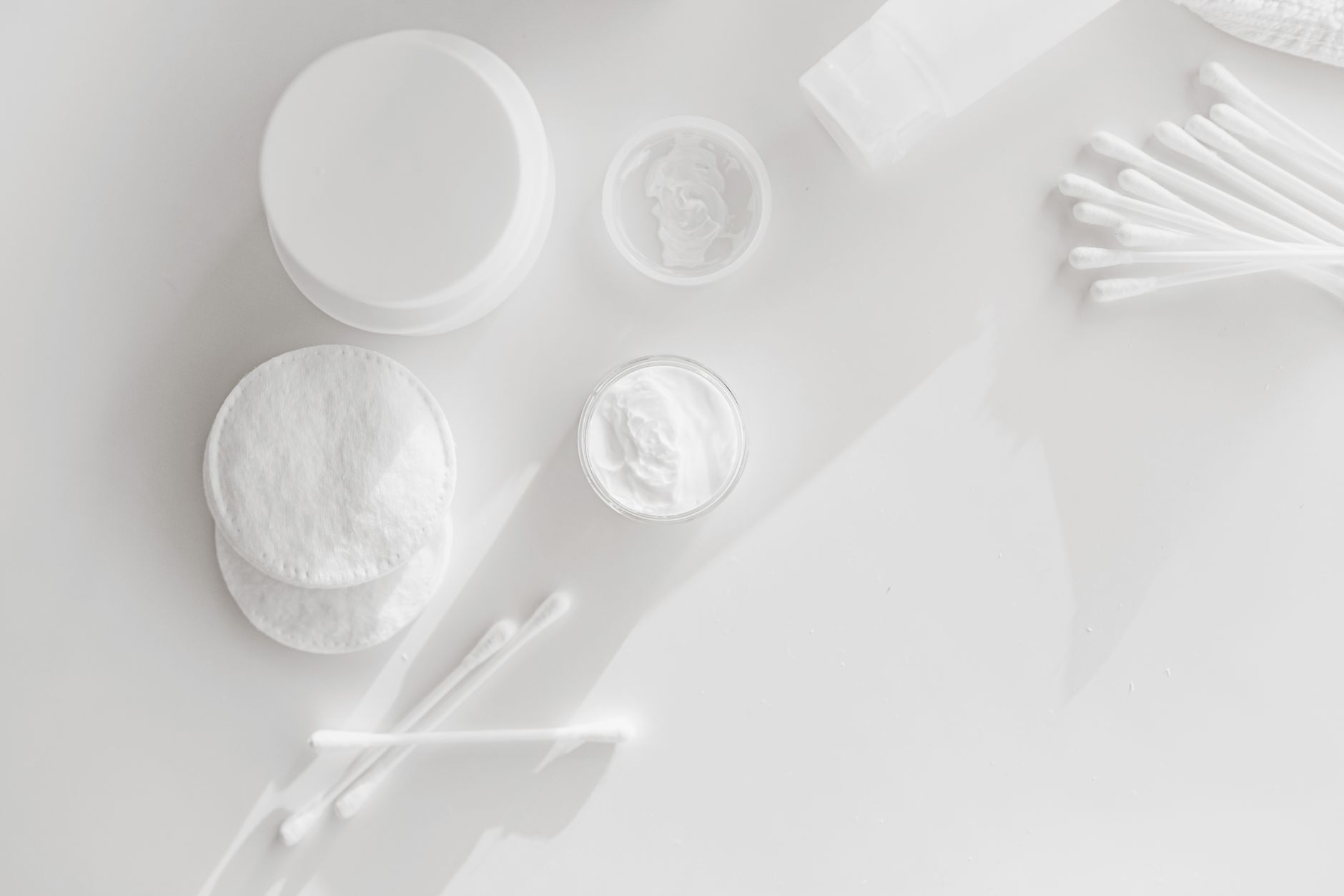 Best Beauty Essentials for Sensitive Skin (2026): 5 Safe Picks