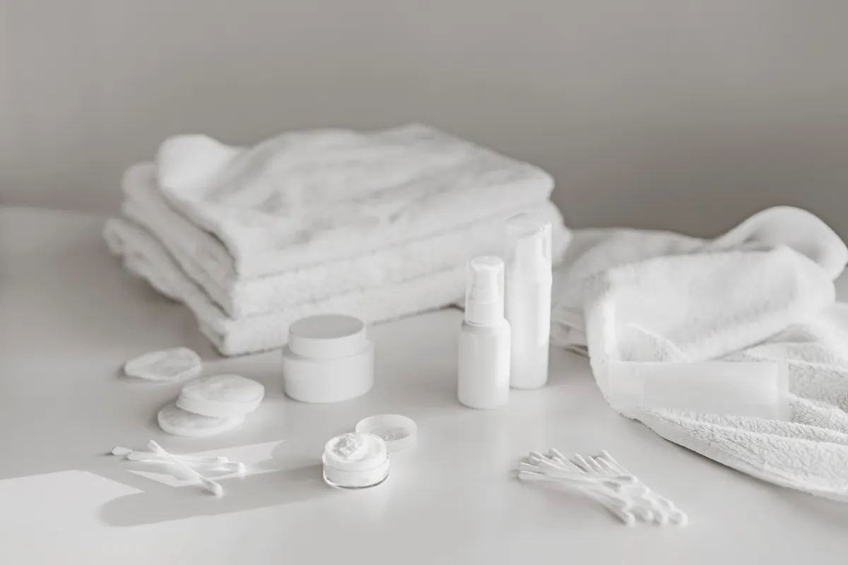 Pflegeprodukte für die Nachsorge nach Microneedling in Wien für eine schnelle Regeneration.