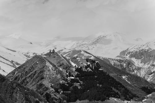 Ilmainen kuvapankkikuva tunnisteilla Alpit, flunssa, harmaasävyt