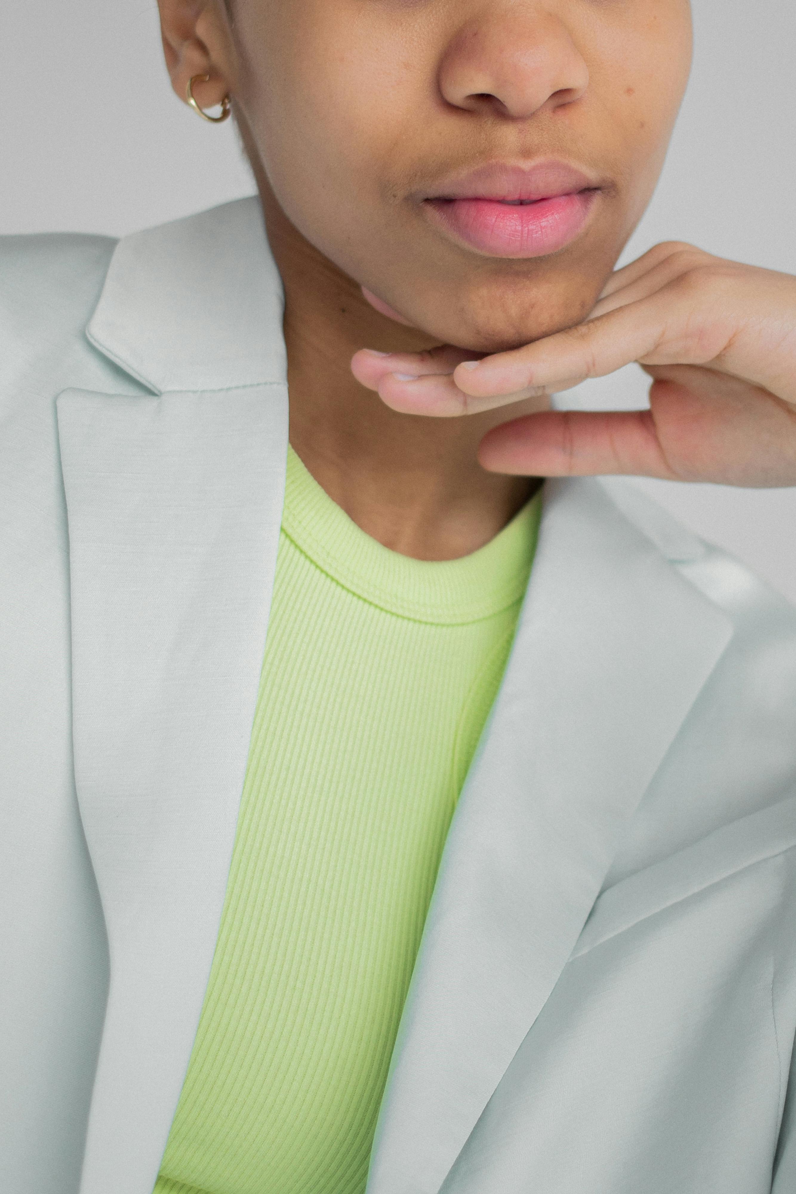 What color make you look younger?