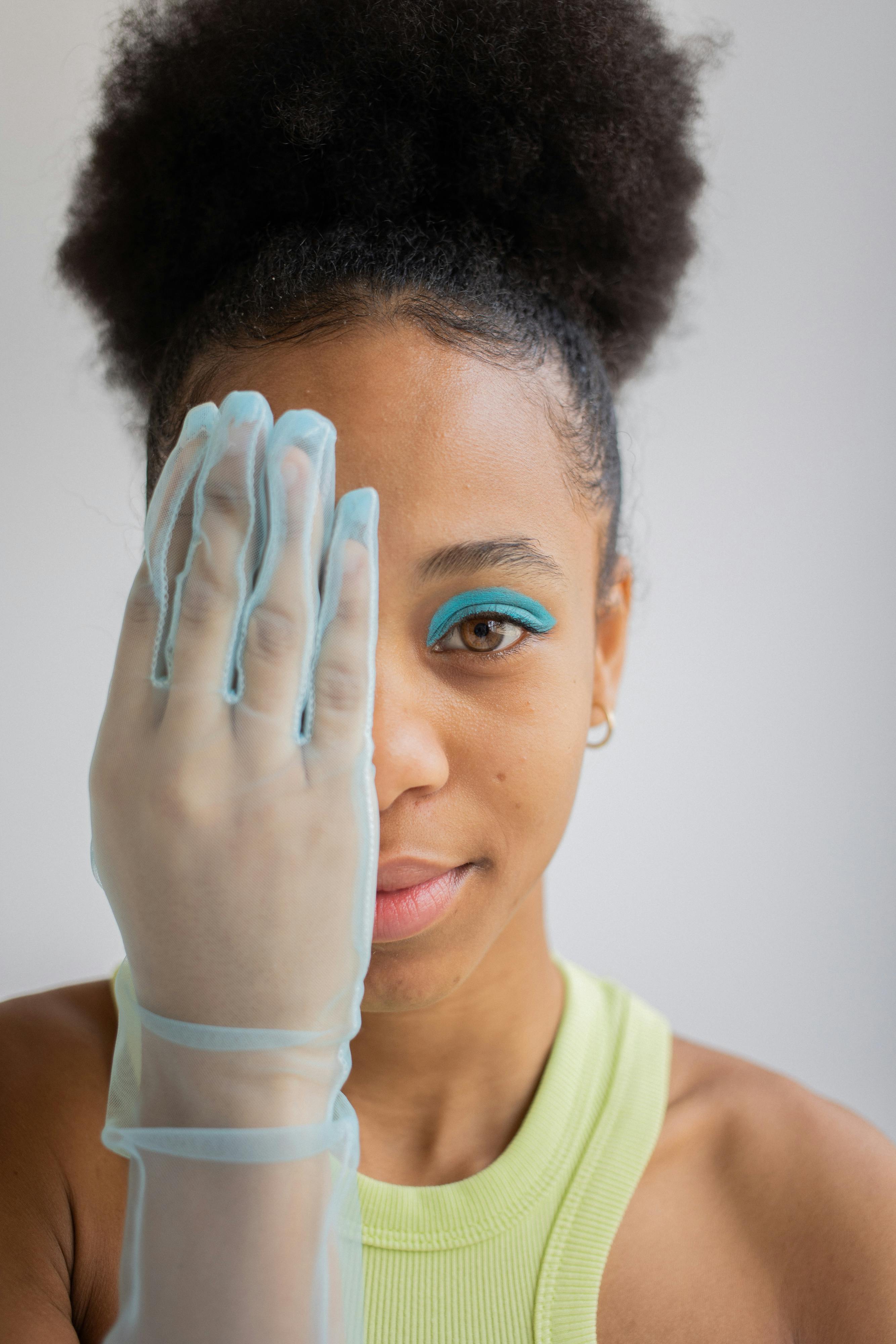 What are attractive facial features for a woman?