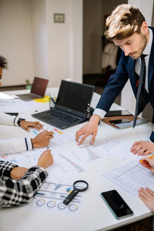 Gratis stockfoto met afspraak, computer, discussie