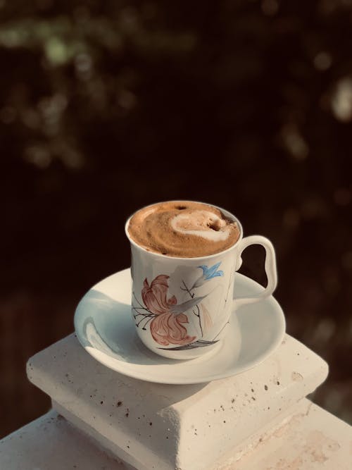 Ücretsiz cappuccino, çekici, dikey atış içeren Ücretsiz stok fotoğraf Stok Fotoğraflar