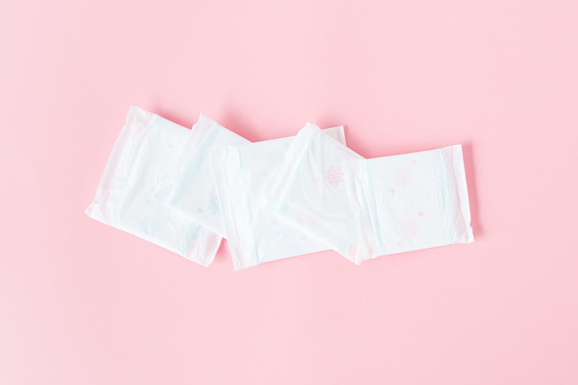 Foto d'estoc gratuïta de coixinet menstrual, de prop, fons rosa