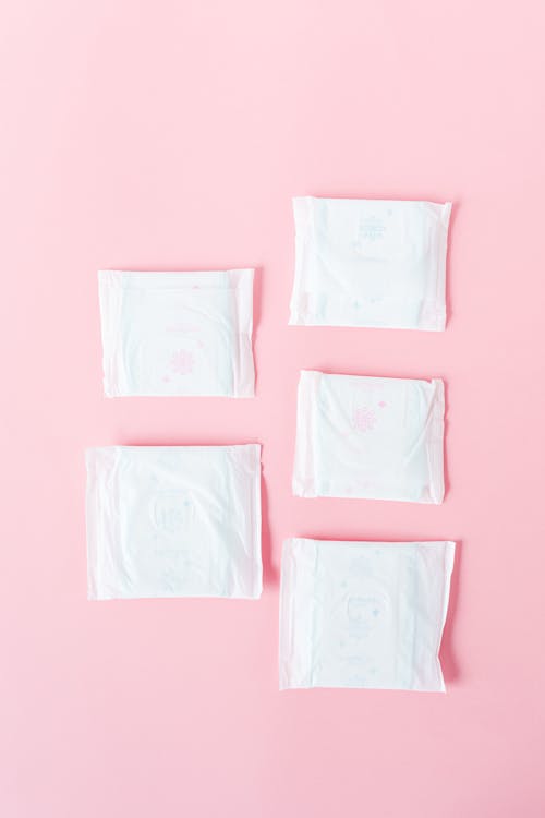 Photos gratuites de arrière-plan rose, coussin menstruel, flatlay