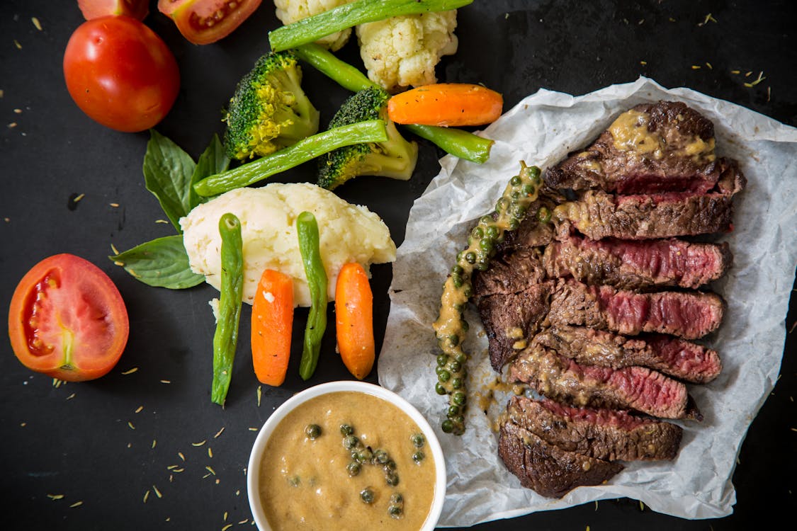 Steak dan brokoli (Foto: Pexels/Malidate Van)
