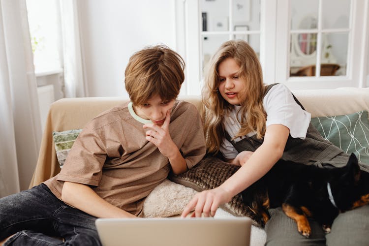 A Girl Pointer Her Finger On The Laptop Screen 