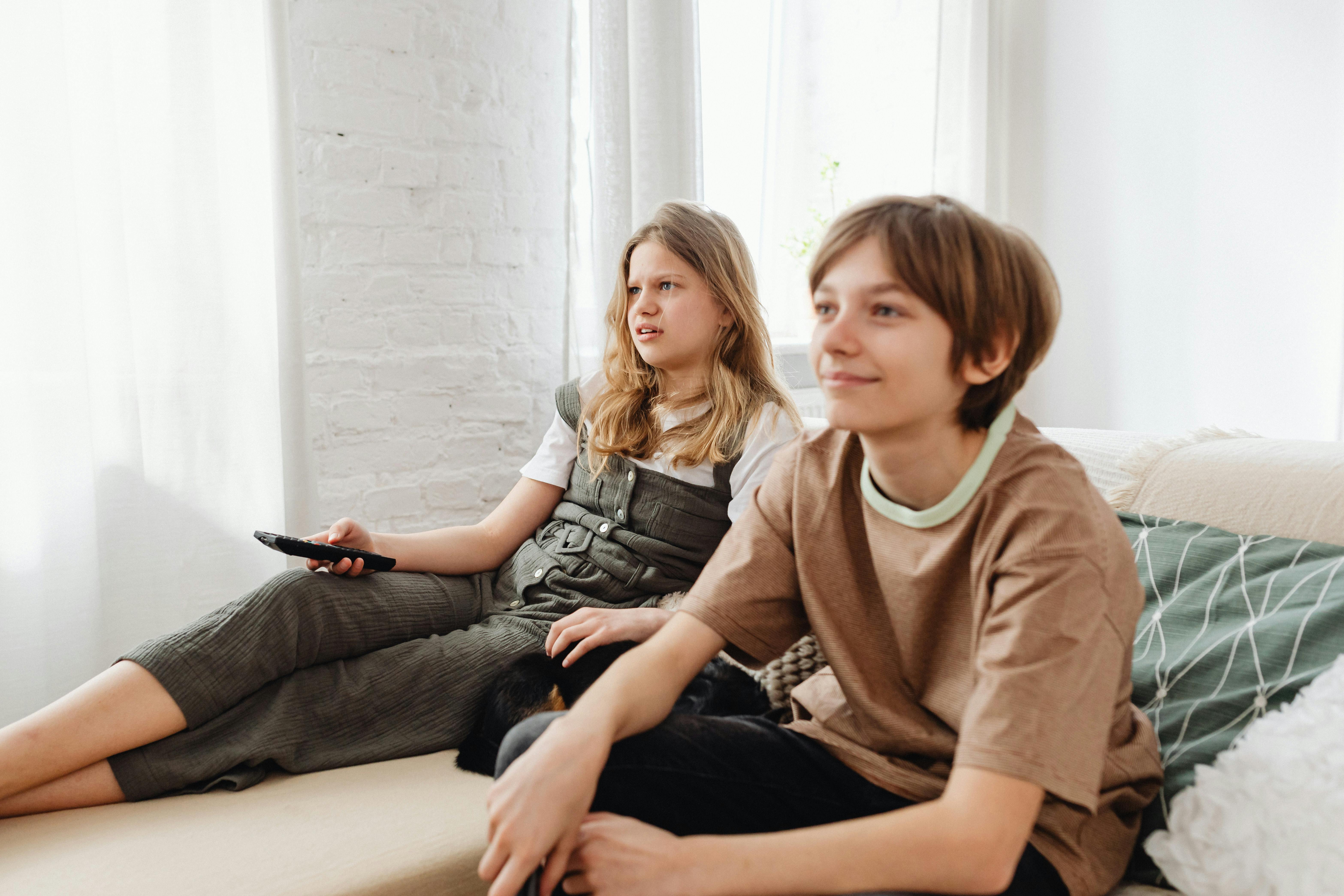 Home distractions harm remote workers’ wellbeing and productivity, study finds — Photo by www.kaboompics.com on Pexels