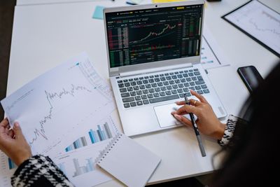 Trader reviewing charts on a laptop — Yan Krukau on Pexels