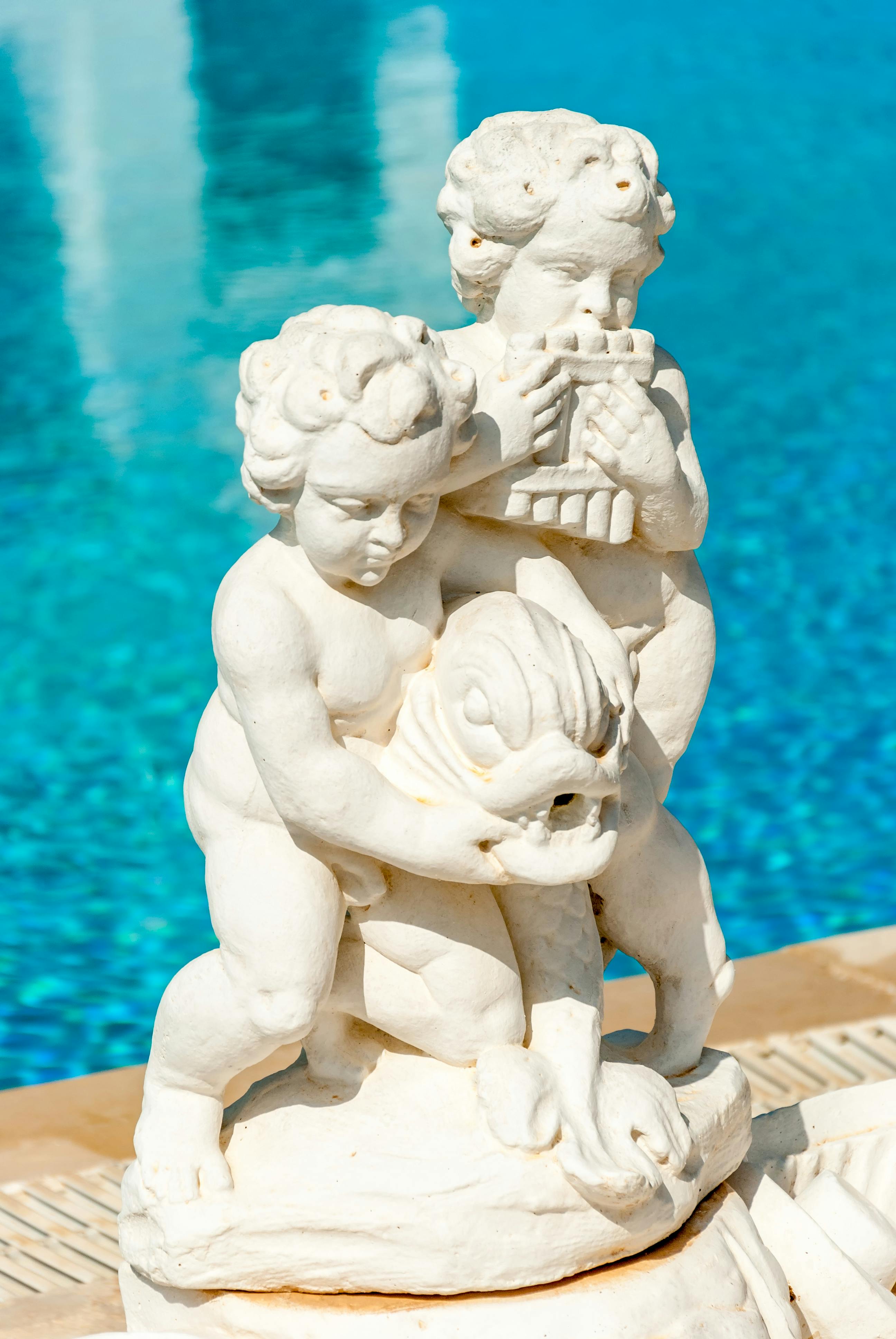 White Statue on Poolside · Free Stock Photo