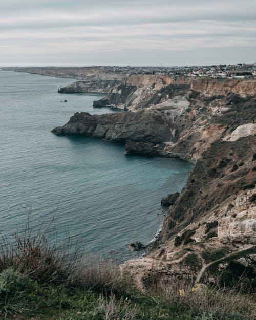 Picturesque seascape with rocky cliff in daytime