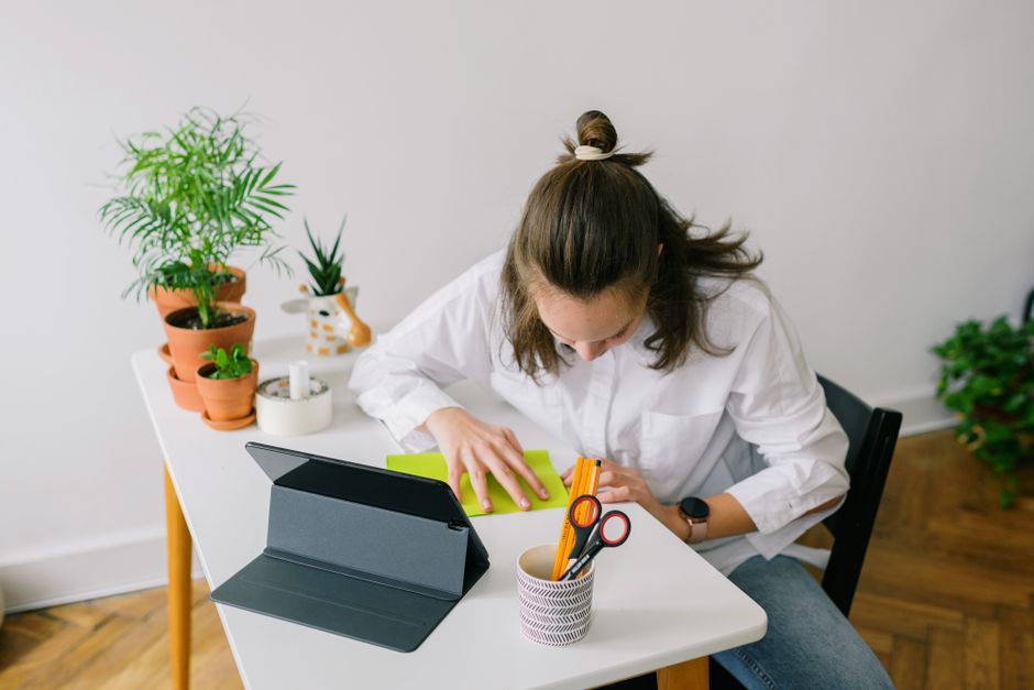 Everything About Folding Desk Shipping in Nagpur: A Guide to Convenient Delivery from Hanamori Folding desk with compact design for easy shipping and setup