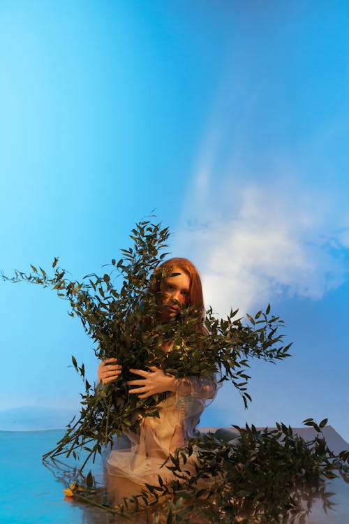 bahar, beyaz kadın, bitkiler içeren Ücretsiz stok fotoğraf