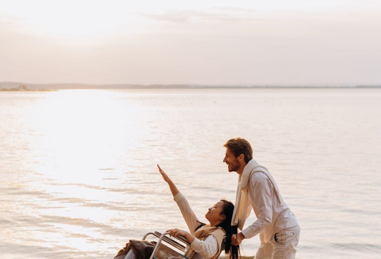 Online dating: starting a conversation on a niche platform