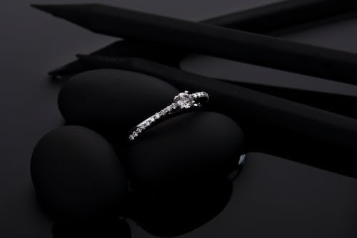 Free Diamond Ring on Display Stock Photo