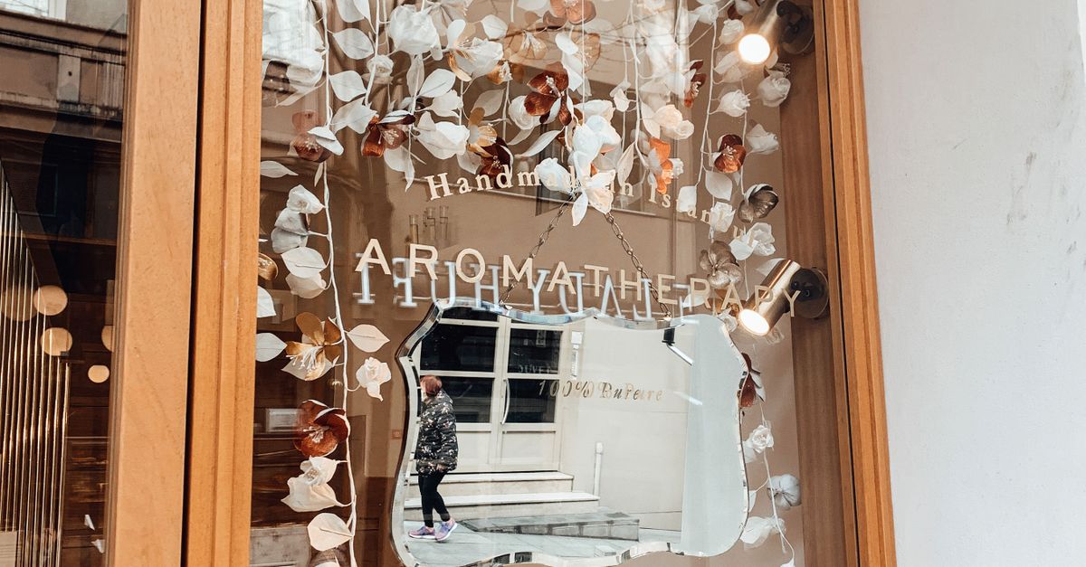 Reflection in Store Window · Free Stock Photo