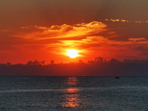 Foto profissional grátis de barco, cair da noite, cenário bonito