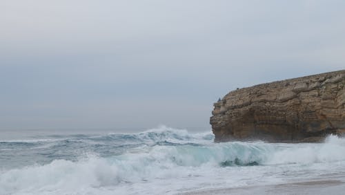 天性, 岩石峭壁, 岸邊 的 免费素材图片