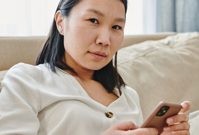 Online dating: starting a conversation on a niche platform