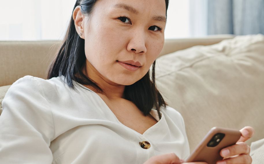 Online dating: starting a conversation on a niche platform