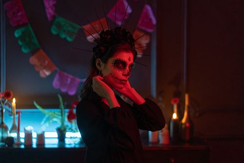 Free Striking portrait of a woman with Dia de los Muertos makeup, celebrating Day of the Dead. Stock Photo