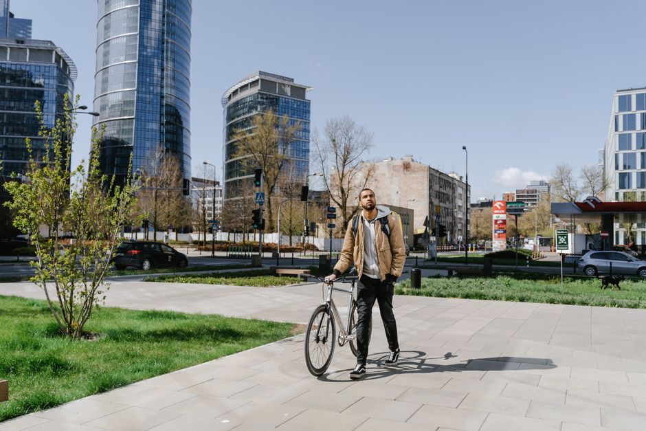Диаграмма взаимодействия микросервисов через sidecar-прокси в service mesh