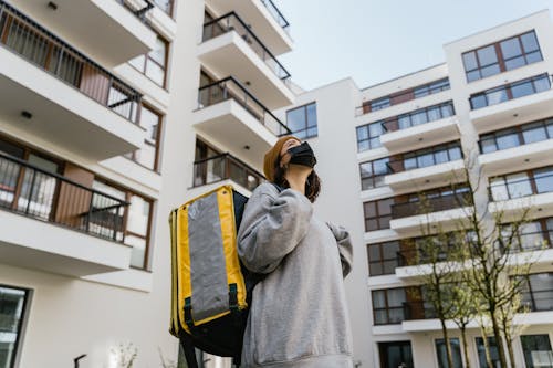 Základová fotografie zdarma na téma batoh, centrum města, dodávka zboží