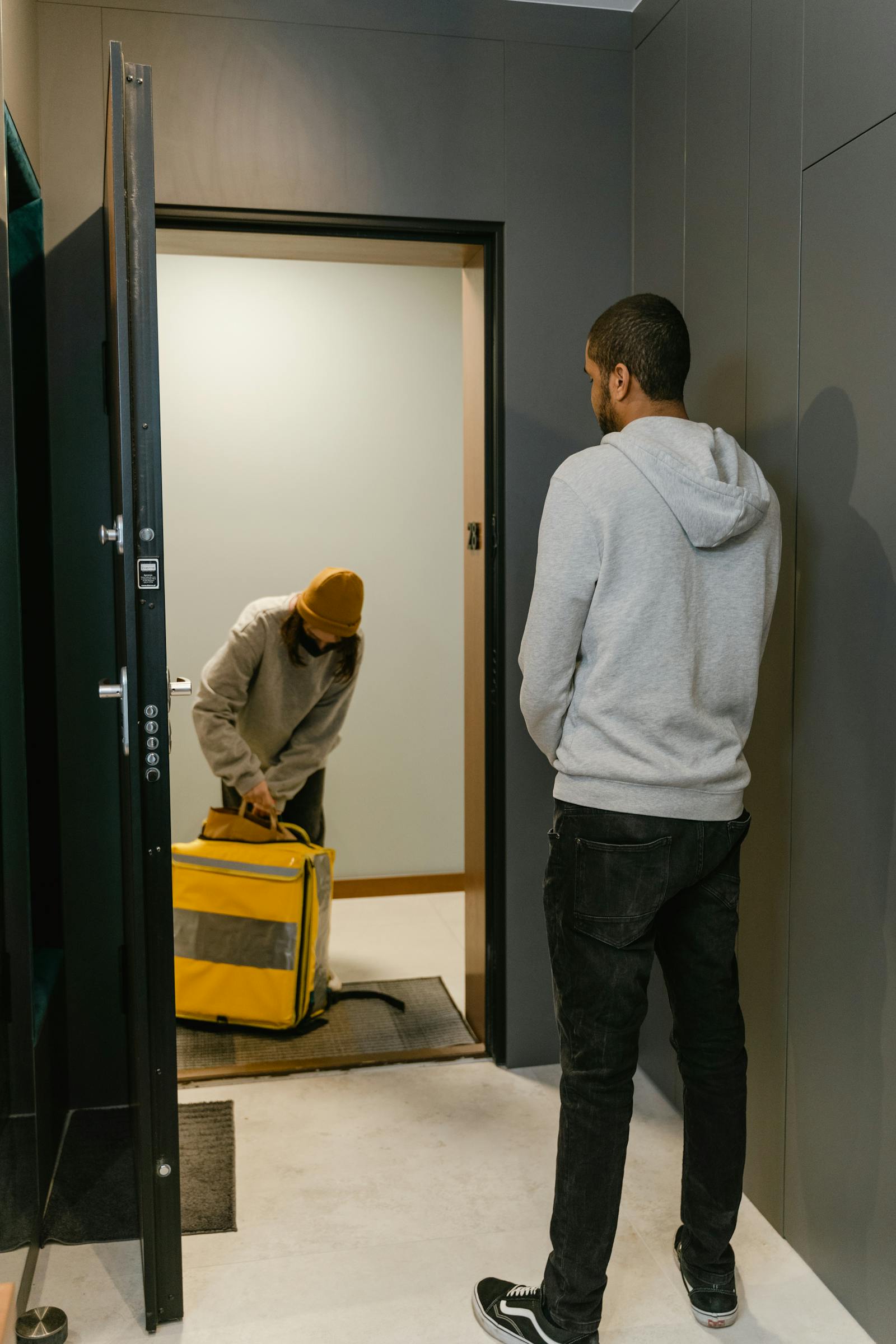 Team reviewing distribution dashboards