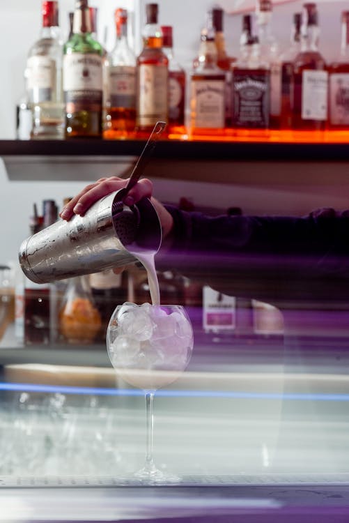 alkolik, bar, bar tezgahı içeren Ücretsiz stok fotoğraf