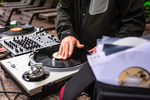 Free A Person Playing a Vinyl Stock Photo