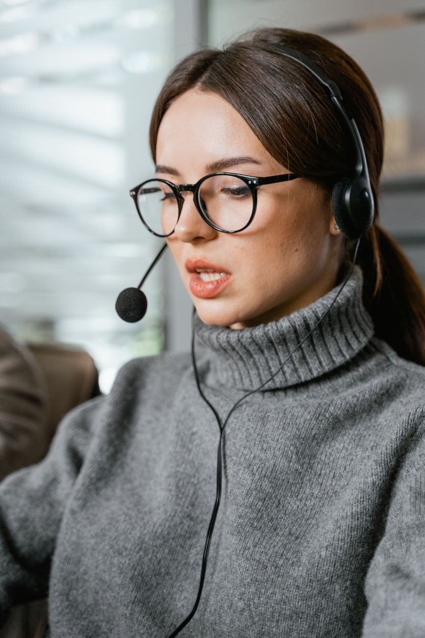 B2B Customer Support and Account Management Chatbots: 2024 Benchmark Report