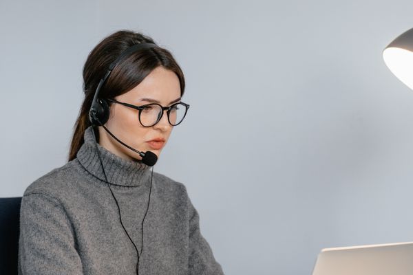 Live Chat 2026: Intercom vs Zendesk Chat vs LiveChat — Qual Converte Visitantes em Clientes de Verdade?