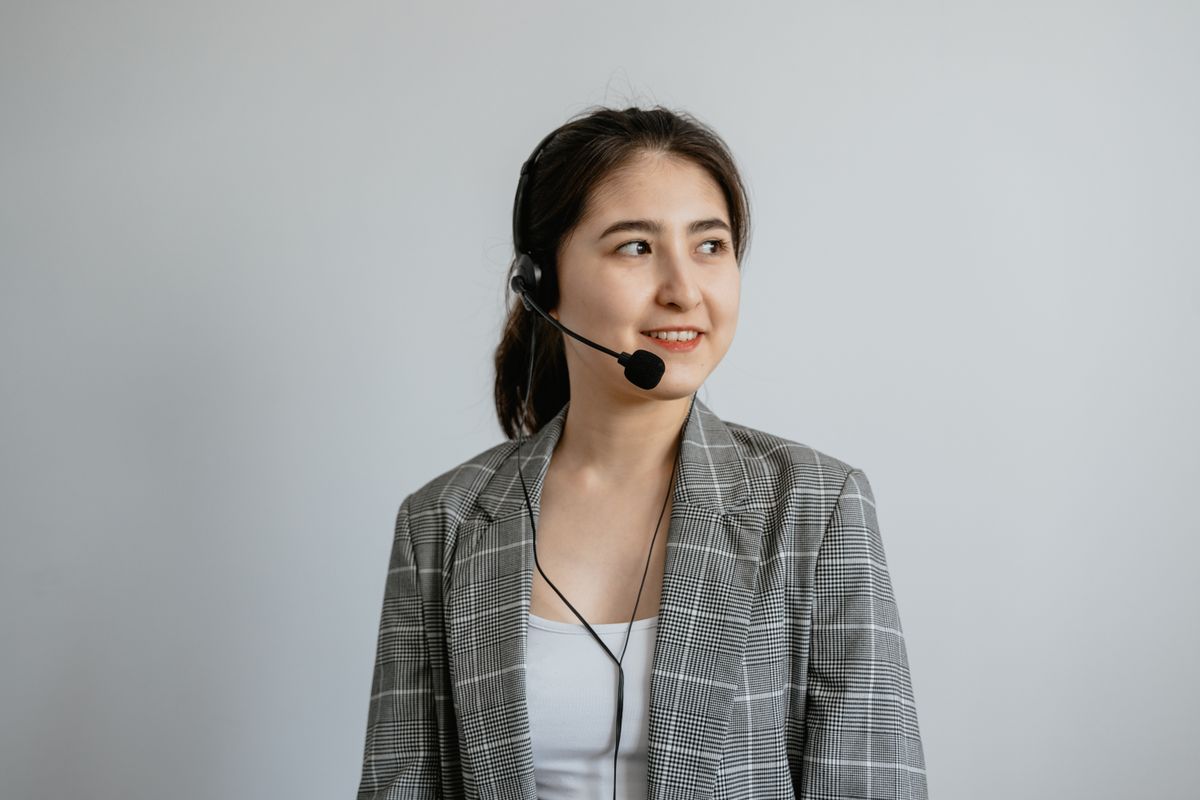 Home Service Virtual Receptionist: Book Jobs While You Are On Site