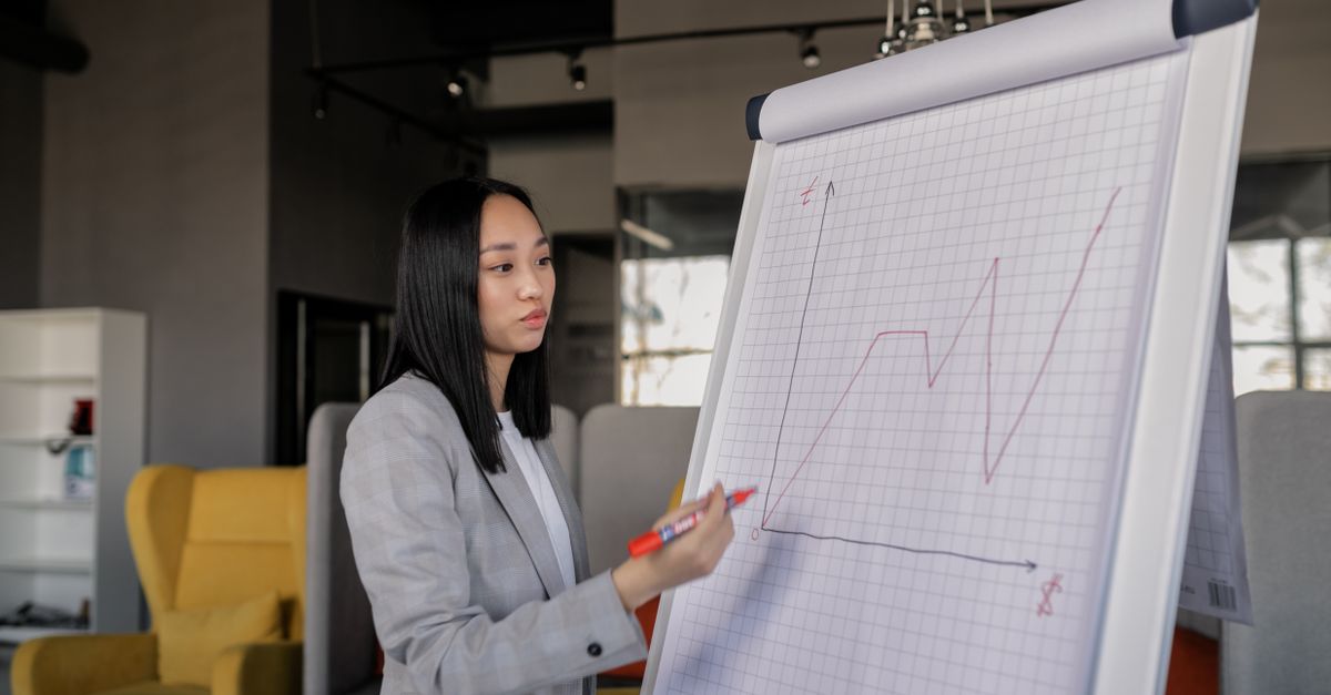 Person Drawing Graph A Woman Drawing a Graph · Free Stock Photo