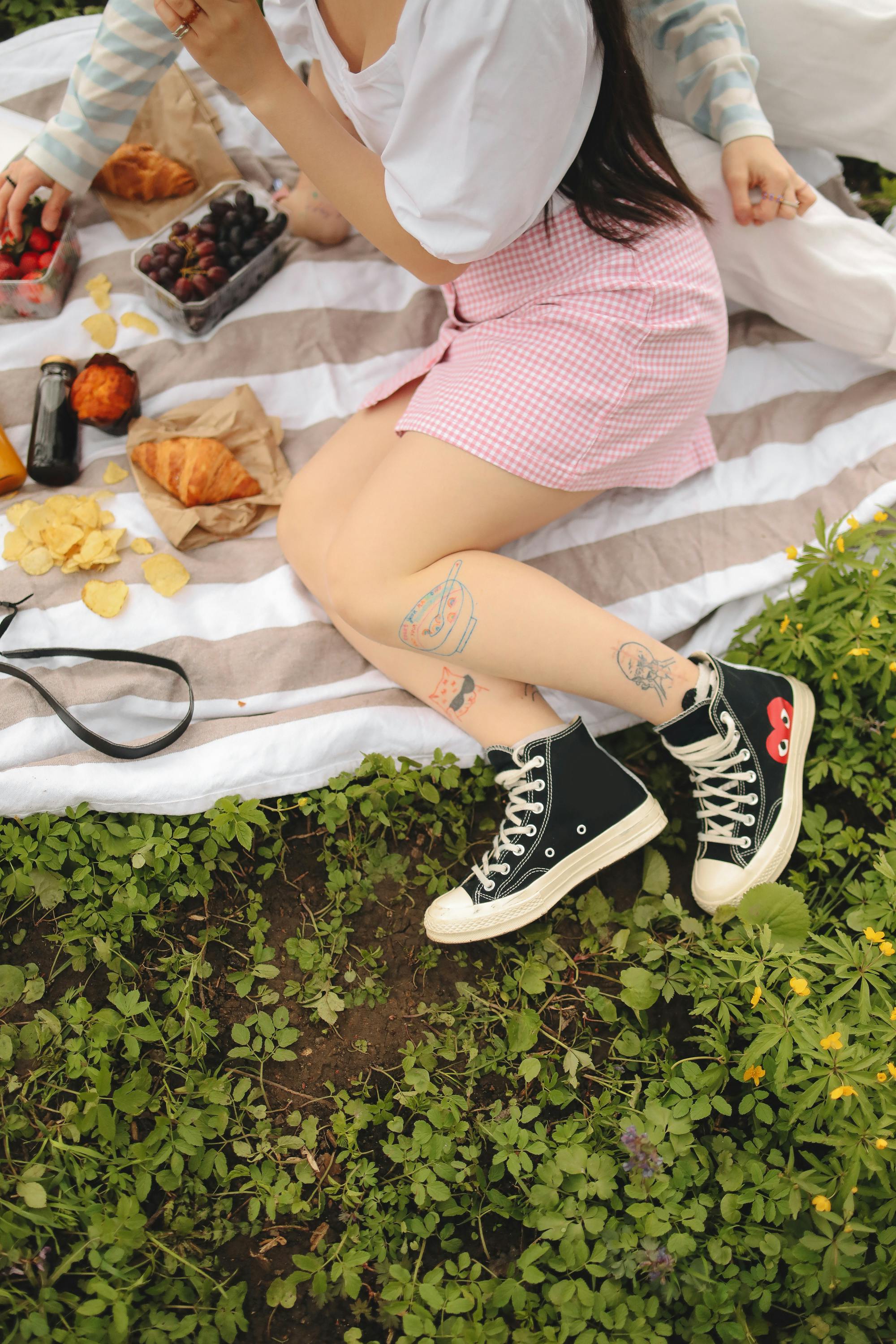Enjoy a leisurely summer picnic with croissants, berries, and relaxed vibes in an outdoor setting.