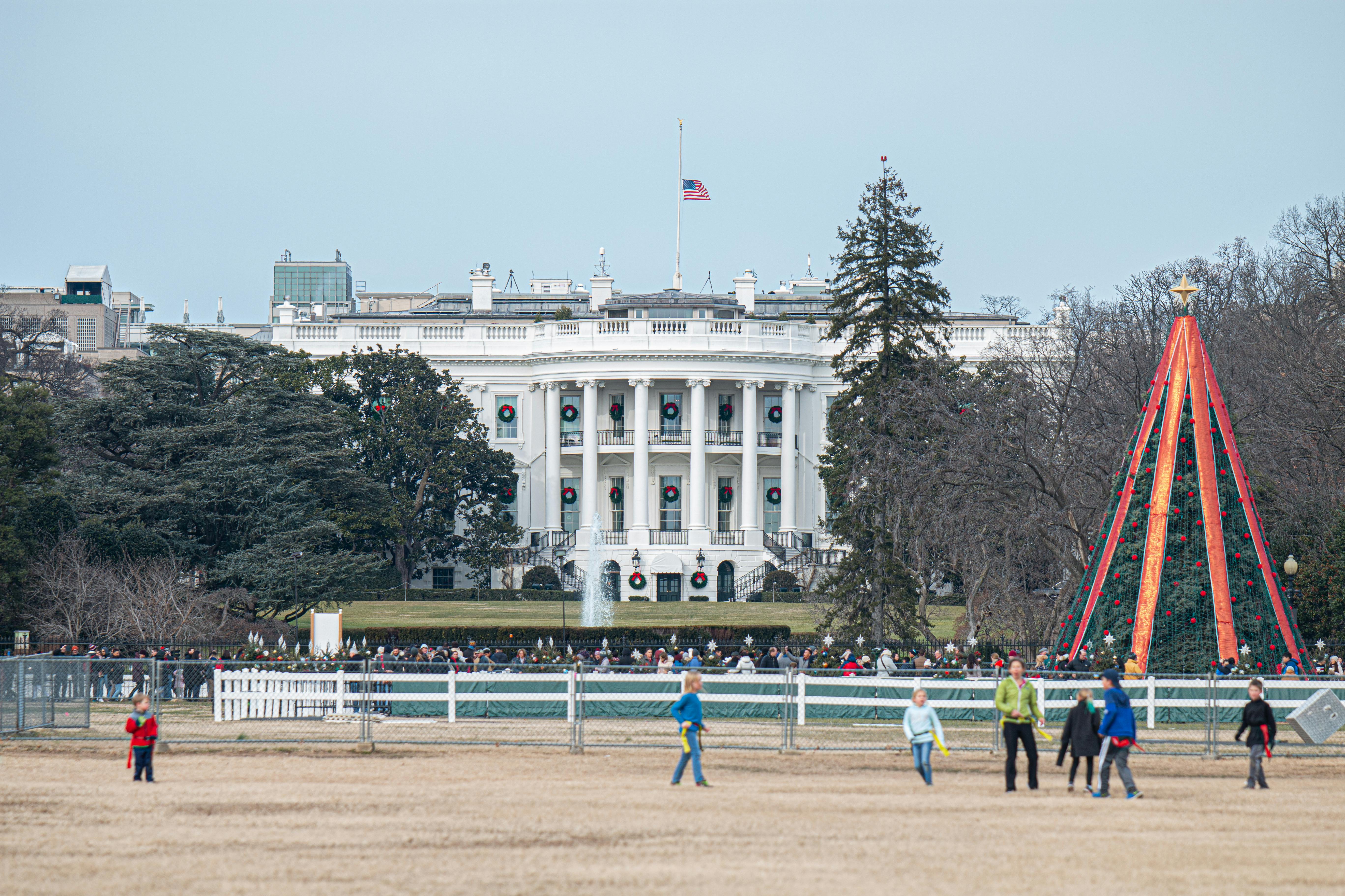 Group of People Near White House · Free Stock Photo
