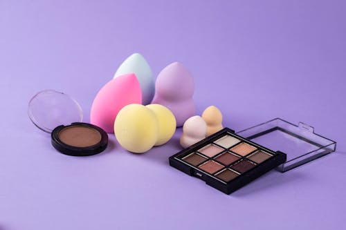 Kostnadsfri bild av kosmetika, kosmetiska produkter, makeup svamp