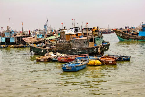 Kostenloses Stock Foto zu boote, dock, fluss