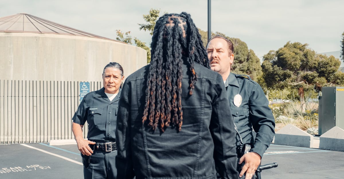 How much do security officers make an hour