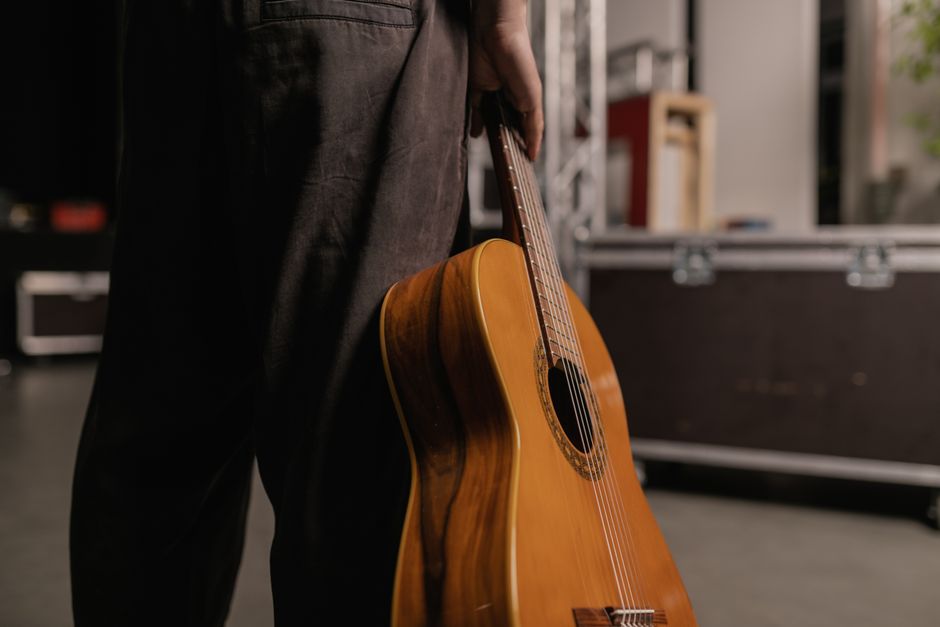 Ty Myers with guitar backstage Ty Myers with guitar backstage