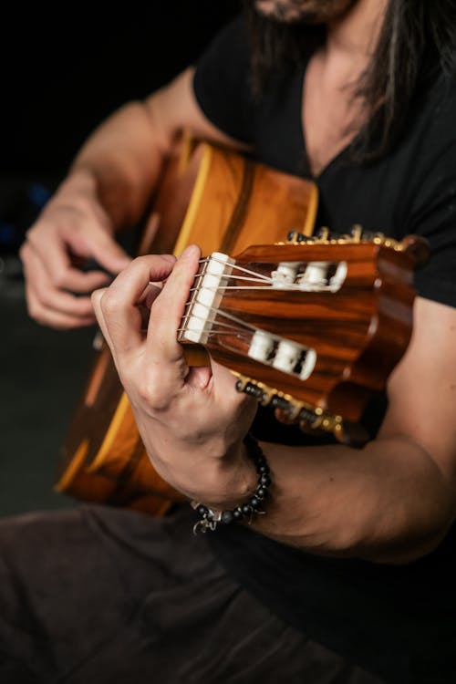 Immagine gratuita di avvicinamento, chitarra acustica, chitarrista